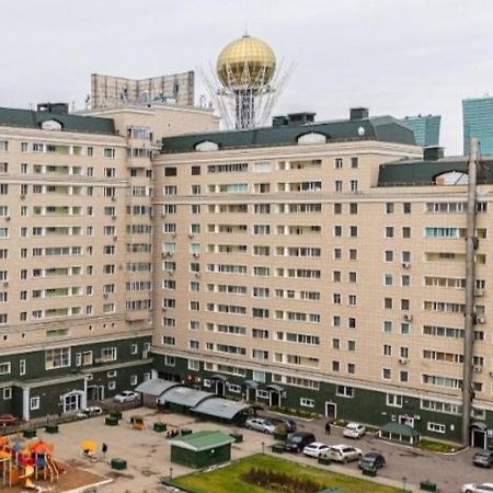 25 Вид На Байтерек Для 1-4 Человек С Кроватью И Раскладным Диваном Astana Exteriör bild